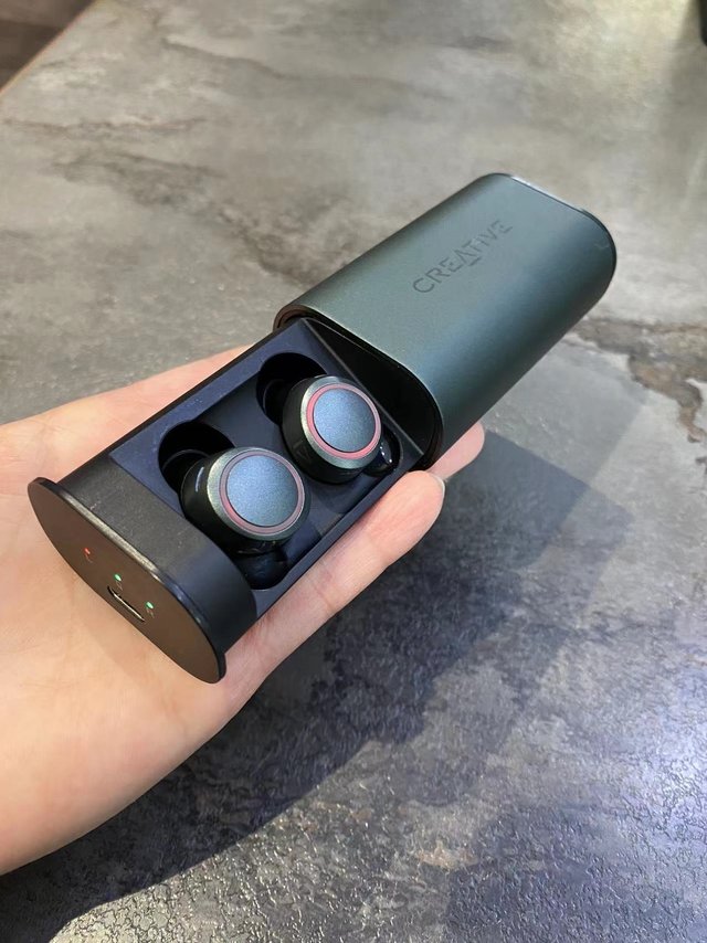 一个又爱又恨的蓝牙耳机，音质还可以