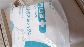 年度健康账单，白色医用级口罩