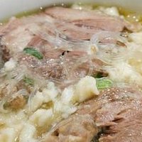 「羊肉泡馍：历史文化与美食的融合」