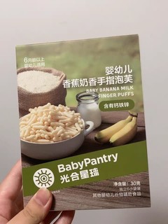 Babycare光合星球婴幼儿手指泡芙条辅食是一款专为6个月及以上的宝宝设计的零食。