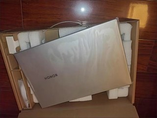 ￼￼荣耀笔记本MagicBook V 14 14.2英寸Evo轻薄笔记本(i5-11320H 16+512锐炬显卡 90Hz 500万双摄 ￼￼