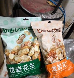 很好吃的“比比赞（BIBIZAN）蒜香味花生500g龙岩花生带壳干果每日坚果炒货干果小吃休闲零食品”
