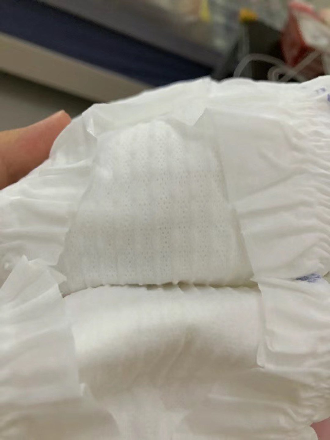 1616bbg蓝芯羽柔奢护纸尿裤m码70片(5-9kg)婴儿尿不湿鲸吸瞬干不