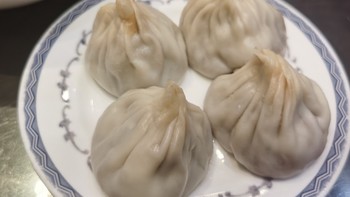 无锡 I 熙盛源的小笼包和开洋馄饨，一甜一辣好吃