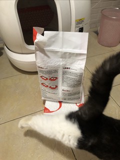 盒边豆腐混合猫砂，几乎是纯豆腐植物猫砂的量，盖味一流。