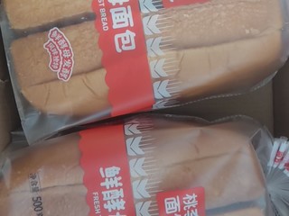桃李鲜酵母面包，水分很大!Σ(ﾟ∀ﾟﾉ)ﾉ