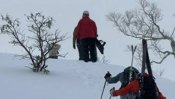 “人埋在里面几分钟就不行了，救援都来不及……”中国女子日本滑雪身亡，致命的“粉雪”是什么雪？