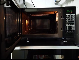 格兰仕（Galanz）变频微波炉 光波炉 烤箱一体机 900W大功率速热 