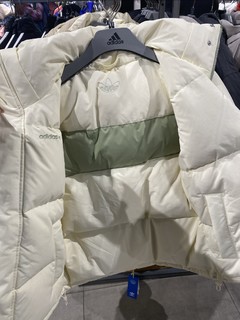 Adidas冬季羽绒服颜值高又保暖