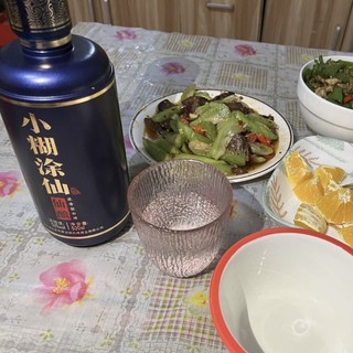 小糊涂仙仙酿浓香型白酒，和家里人尝个鲜！