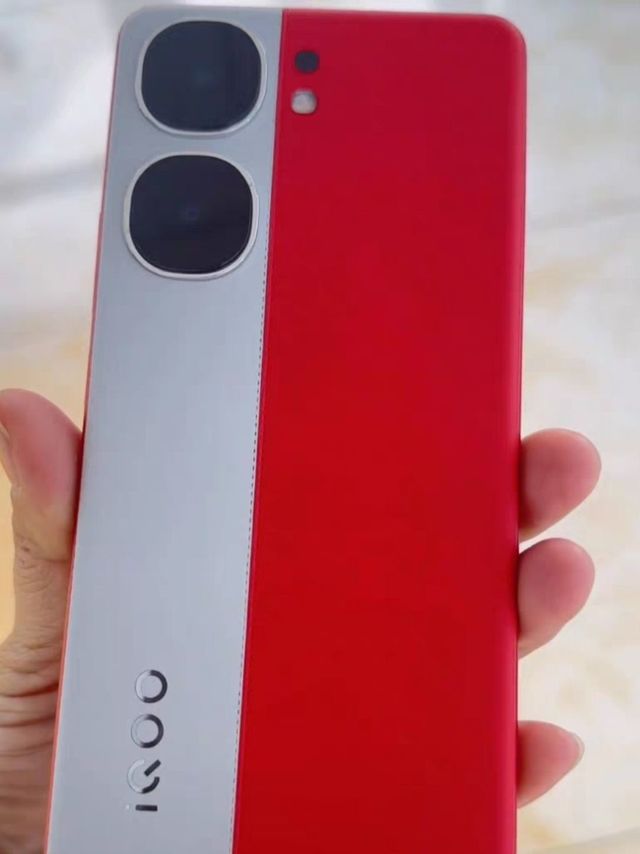 iQOO Neo9拍了红米k70的脸：听说是你要守门？