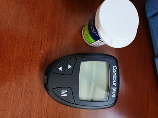 家里备个血糖仪，随时掌握身体血糖情况
