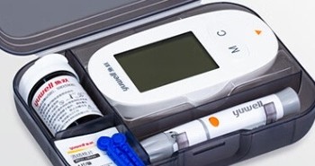 鱼跃 (yuwell) 血糖仪590：背光大屏 微量采血，科技助力个人健康管理