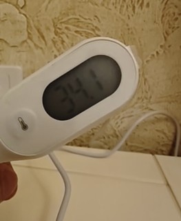 九安医疗的iHealth电子体温计是一款专为家庭设计的医用体温计，适用于成人、宝宝、儿童和婴幼儿。