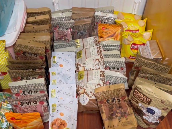 边囤边吃的年货，还是不够吖，还要继续逛大妈吖，还要继续买买买囤囤囤吖～