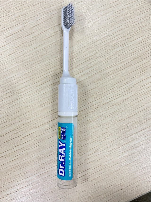 超好用的便携式牙刷，自带牙膏刷头可换