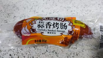 双汇蒜香烤肠，用来炒饭还可以，可惜猪肉含量真的低 