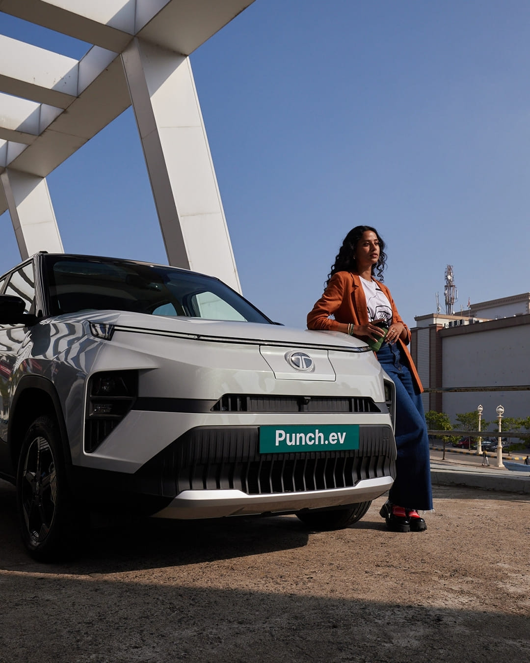 作为印度汽车界的巨头,塔塔汽车今日在印度发布了旗下汽车punch的