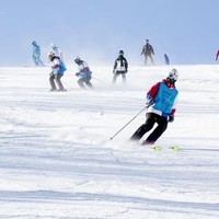 滑雪新手必看！学会这些技巧，你也能成为雪场焦点！