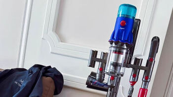 戴森V12 Origin 手持无线吸尘器，让你的家居清洁更轻松！