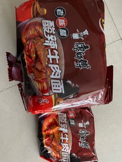 康师傅老陈醋酸辣牛肉面，美味速食好伴侣。