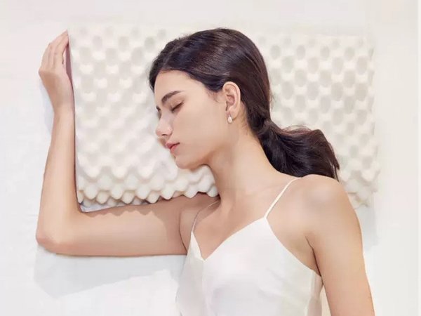 睡好觉离不开这款天然乳胶枕，价格公道，松松软软。