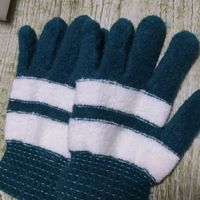 毛线手套：冬日温暖守护者
