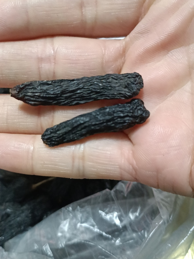 新疆哈密特级黑蓝宝石葡萄干:天然晾晒,无籽无添加,美味健康,黑玫瑰般