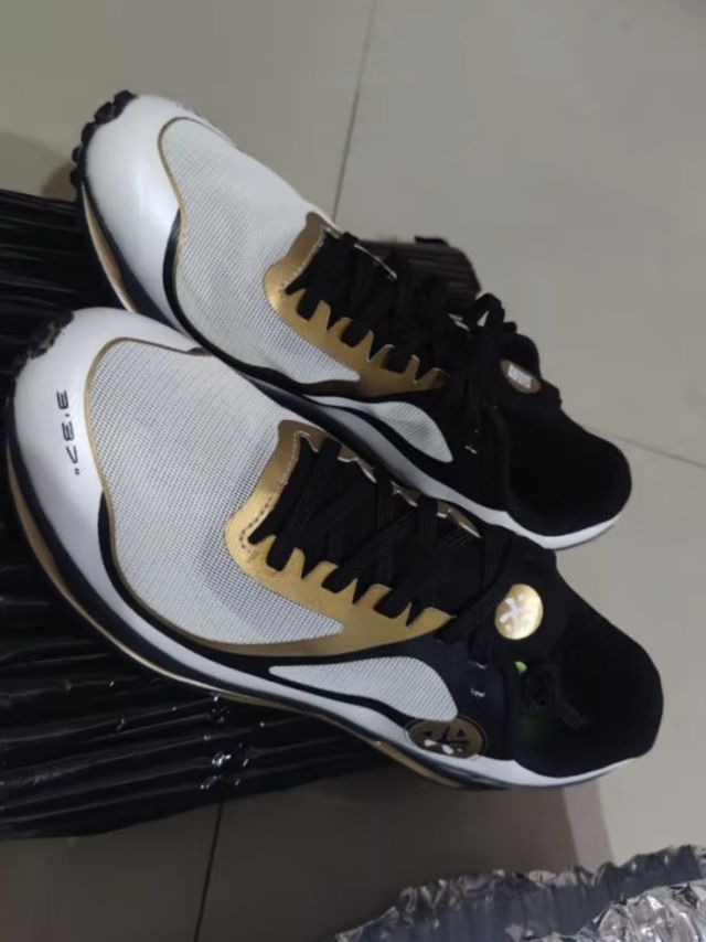 必迈（bmai）Mile42K鱼.跃专业训练体测运动跳绳薄底硬底短跑田径竞速跑鞋透气 坚毅黑/荣耀金