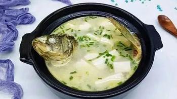 怀孕的都知道，鲫鱼豆腐汤必须要会做，快让你的老公和婆婆学，奶白色的鱼汤有利催，建议收藏