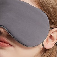 经常浅睡或者睡眠容易被外界打扰的可以考虑带带眼罩和耳塞