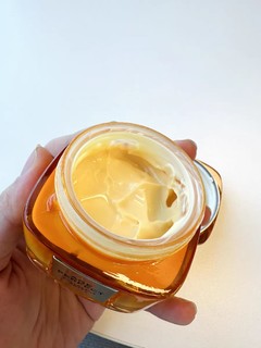 欧莱雅第二代小蜜罐是一款专为肌肤抗老、保湿而设计的面霜。