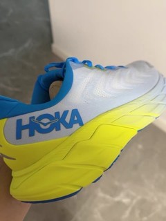 Hoka Arahi 6跑鞋