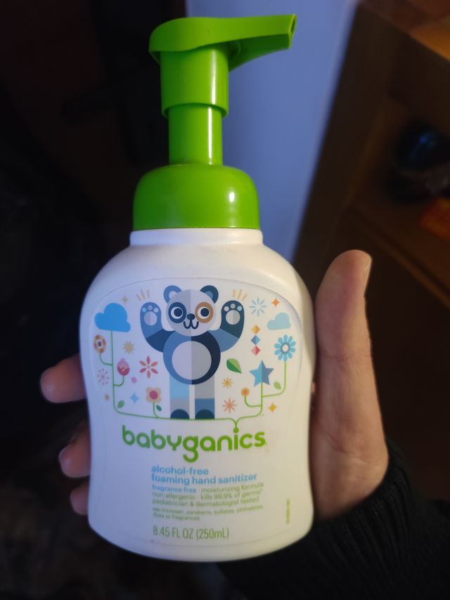 家里有小朋友的，还是尽量不要用含酒精的免洗洗手液了
