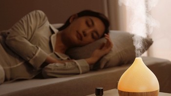 香薰灯可以调节氛围，对睡眠也有很大帮助