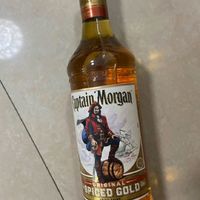 摩根船长朗姆酒，感受热带风情。