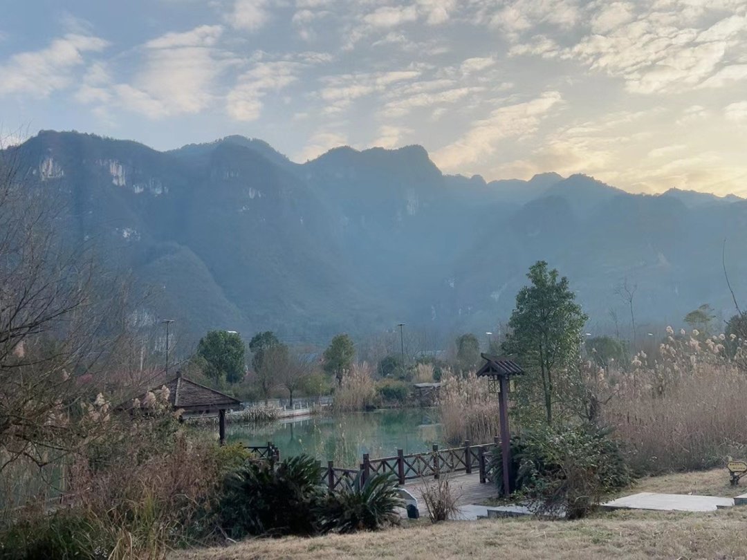 云舍,云中房舍,神仙居住的地方.有着世界上最短的河流之一