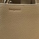 大象灰的雅致：Songmont菜篮子包，时尚与实用的完美融合