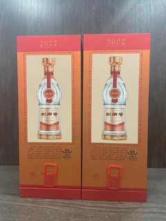 小酒哥不太熟悉的一款酒，朋友送了我两瓶，剑南春高手请入内帮忙解惑