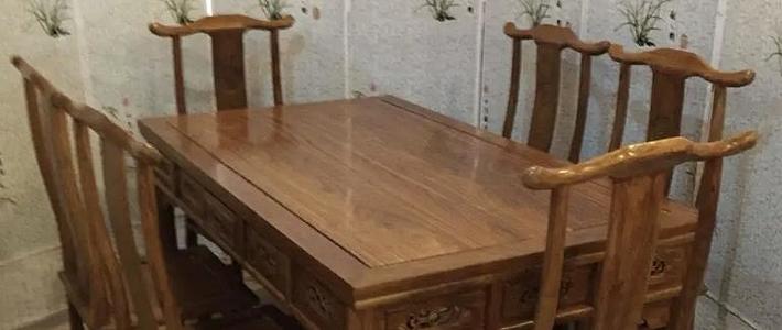 实木餐桌买什么材质的比较好？实木餐桌材质选择指南