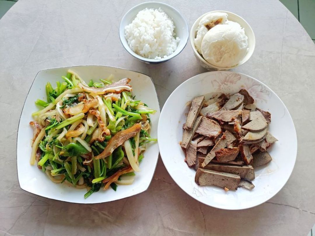 午餐很简单的家常菜