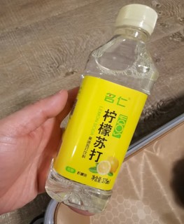 名仁柠檬味苏打水