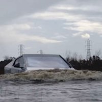 特斯拉Cybertruck车主实测当船开！