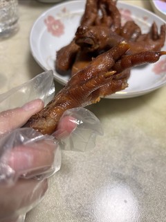 来品尝一下繁花里的川沙大桥鸡脚咯