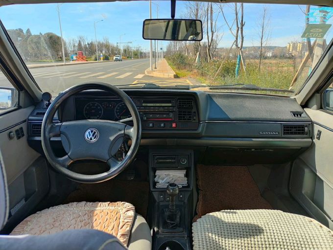 《新年开老车———体验上海大众桑塔纳