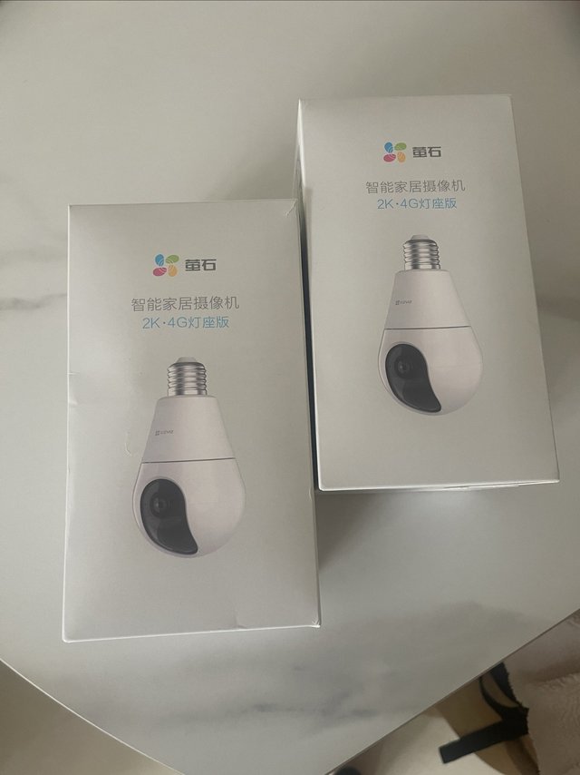 通灯泡接口就能用的监控摄像头，赠永久流量，萤石大品牌，再买两个，应该不会跑路吧！