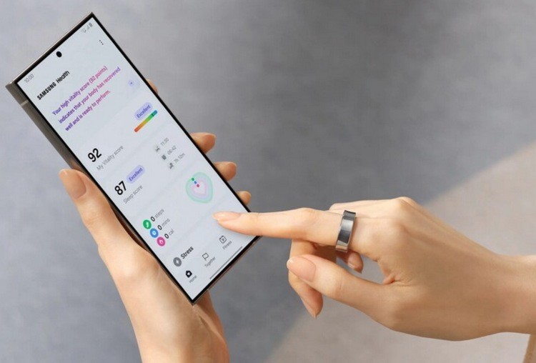 MWC 2024丨三星展出 Galaxy Ring 智能戒指，支持皮肤温度、血氧监测，长续航、超轻用料