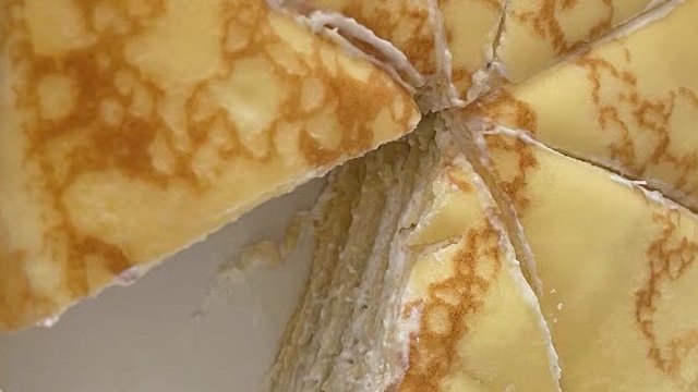 榴莲千层蛋糕是一道非常受欢迎的甜点