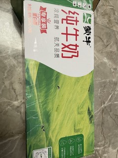 开学住宿，带牛奶每天一瓶。