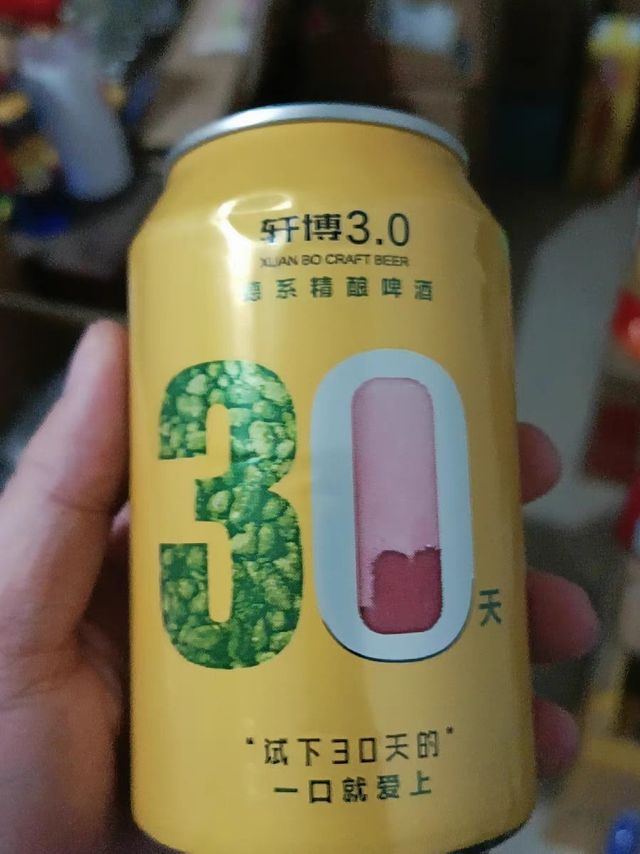 泡沫细腻绵柔的精酿啤酒